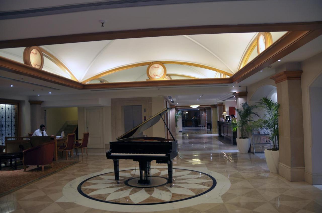 Ramada Plaza By Wyndham Palm Grove Bombaj