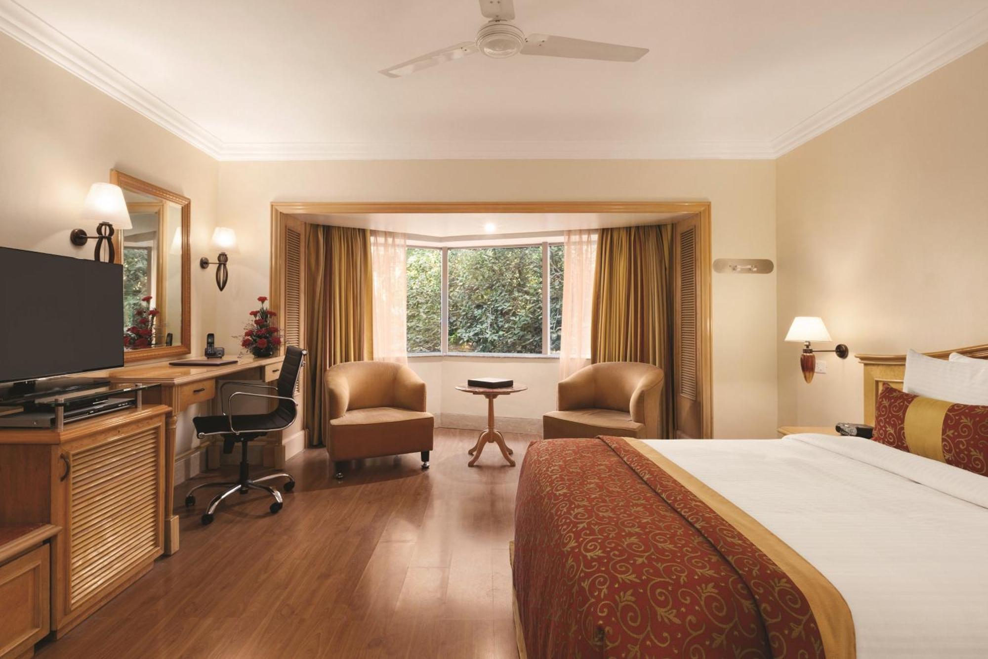 Ramada Plaza By Wyndham Palm Grove Bombaj